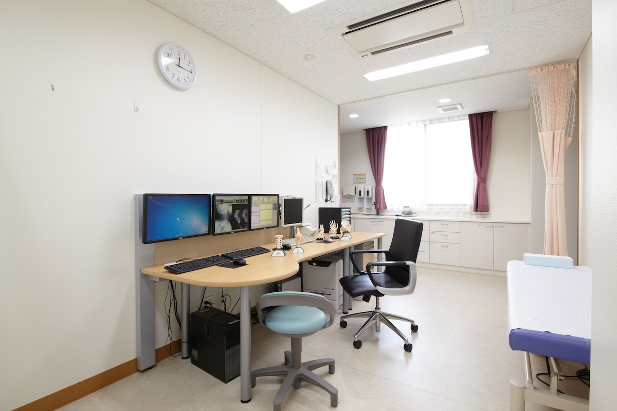 三愛病院 診察室
